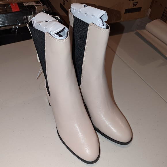 Women's boots by Itzel - Picture 3 of 8